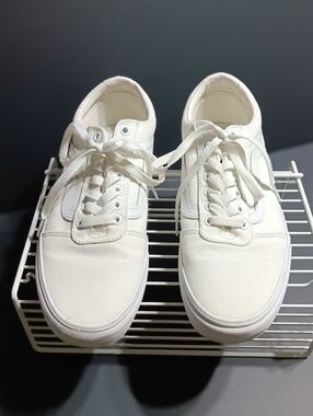 Vans Old Skool Men's Sneakers 8.5 All White Canvas Low Top-Waffle Pattern Tread